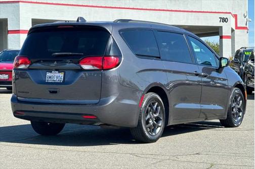 2020 Chrysler Pacifica Touring-L Plus