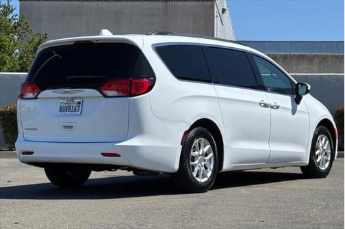 2020 Chrysler Voyager LX