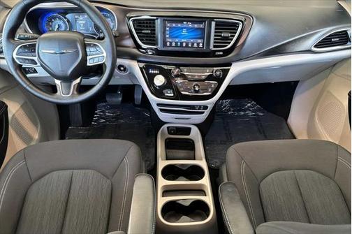 2020 Chrysler Voyager LX