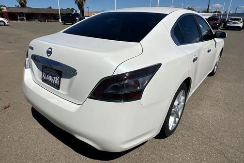 Pearl White 2014 Nissan Maxima S