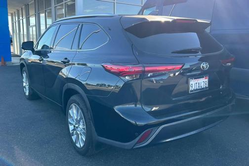 Midnight Black Metallic 2023 Toyota Highlander Limited