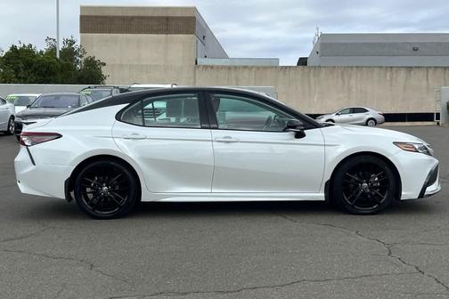 2024 Toyota Camry Hybrid SE