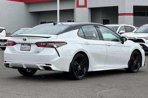2024 Toyota Camry Hybrid SE