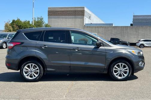 Magnetic Metallic 2017 Ford Escape SE