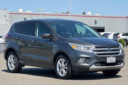 Magnetic Metallic 2017 Ford Escape SE