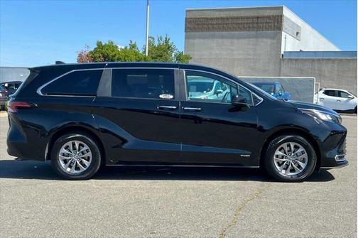 2021 Toyota Sienna XLE 7 Passenger