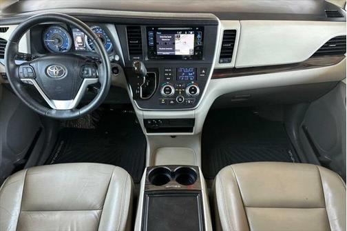 2016 Toyota Sienna XLE