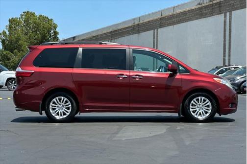 2016 Toyota Sienna XLE
