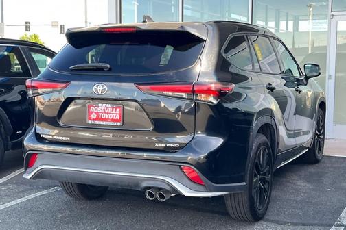 Midnight Black Metallic 2025 Toyota Highlander XSE