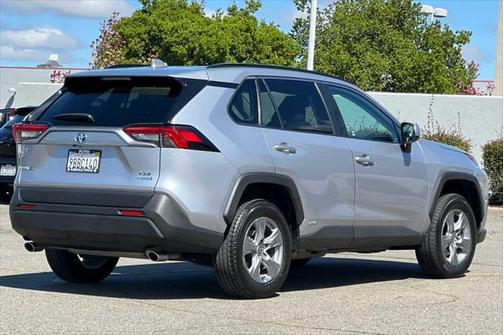 2022 Toyota RAV4 Hybrid XLE