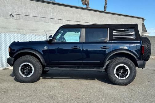Antimatter Blue Metallic 2021 Ford Bronco Outer Banks