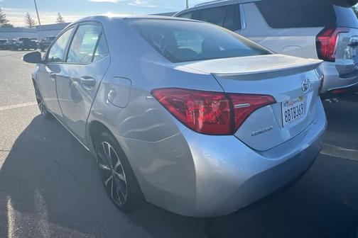 Classic Silver Metallic 2018 Toyota Corolla SE