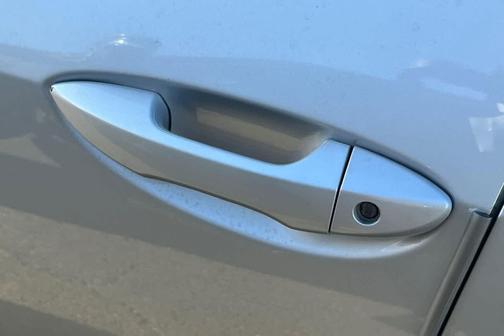 Classic Silver Metallic 2018 Toyota Corolla SE