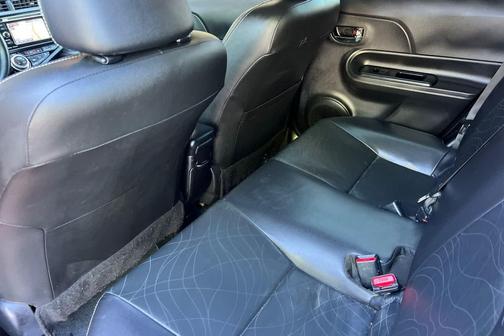 Tangerine Splash Pearl 2016 Toyota Prius c Four