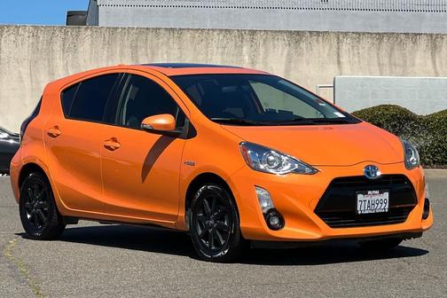 Tangerine Splash Pearl 2016 Toyota Prius c Four