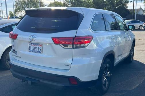 Blizzard Pearl 2019 Toyota Highlander LE