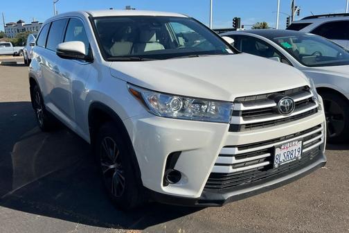 Blizzard Pearl 2019 Toyota Highlander LE