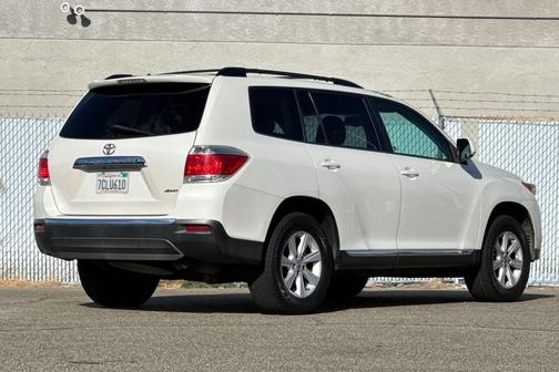 Blizzard Pearl 2013 Toyota Highlander SE