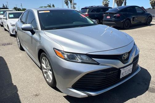 Celestial Silver Metallic 2018 Toyota Camry LE