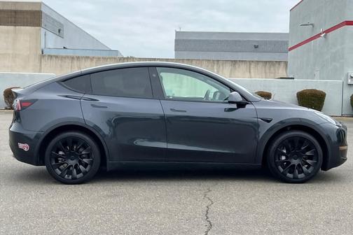 2024 Tesla Model Y Long Range Dual Motor All-Wheel Drive