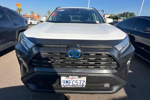 Super White 2019 Toyota RAV4 Hybrid XLE
