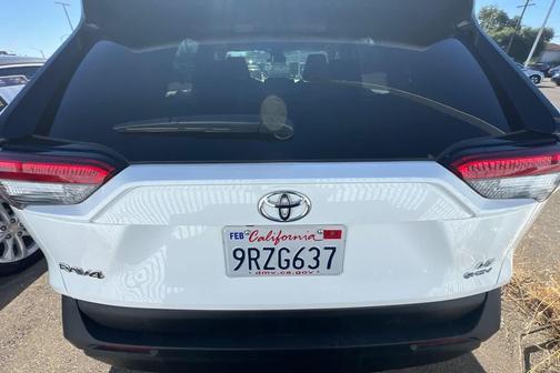 Ice Cap 2025 Toyota RAV4 Hybrid LE