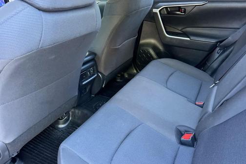 Ice Cap 2025 Toyota RAV4 Hybrid LE