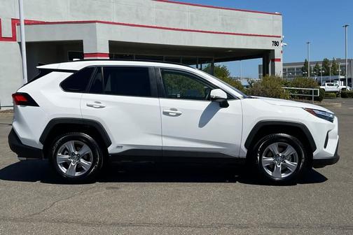 Ice Cap 2025 Toyota RAV4 Hybrid LE