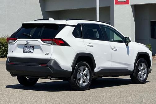 Ice Cap 2025 Toyota RAV4 Hybrid LE