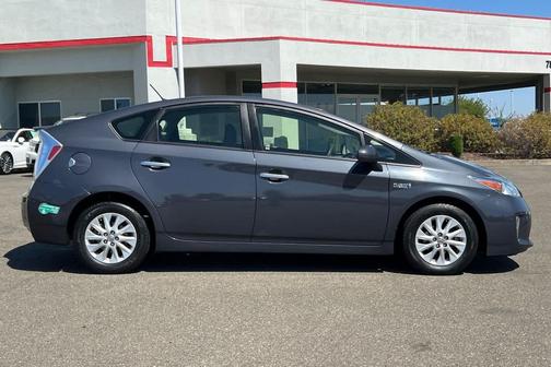 Winter Gray Metallic 2015 Toyota Prius Plug-in Base