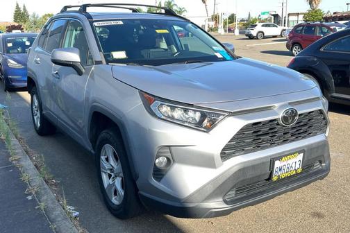 Silver Sky Metallic 2019 Toyota RAV4 XLE