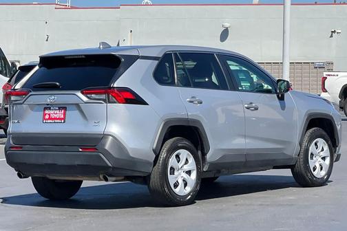 2024 Toyota RAV4 LE