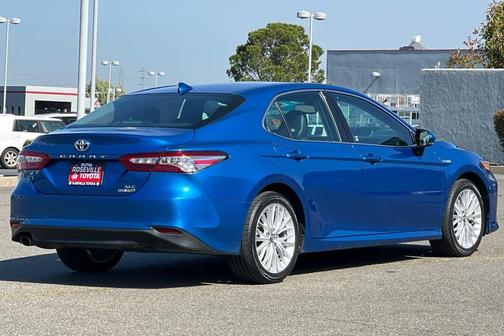 Blue Streak Metallic 2019 Toyota Camry Hybrid XLE
