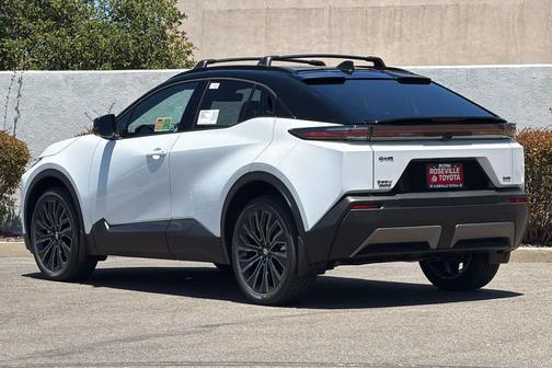 Wind Chill Pearl w/Midnight Black Metallic Roof 2026 Toyota C-HR XSE