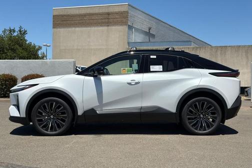 Wind Chill Pearl w/Midnight Black Metallic Roof 2026 Toyota C-HR XSE