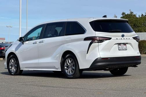 2024 Toyota Sienna XLE