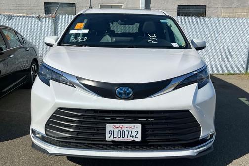 2024 Toyota Sienna XLE