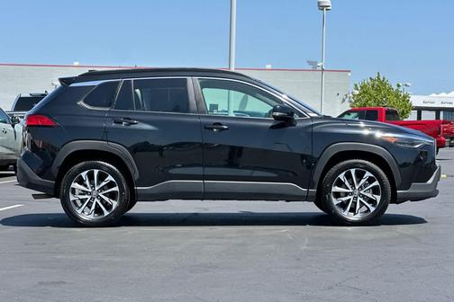 2024 Toyota Corolla Cross XLE