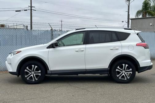 Super White 2017 Toyota RAV4 LE