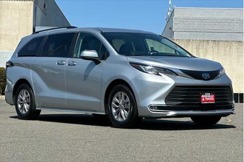 2023 Toyota Sienna XLE