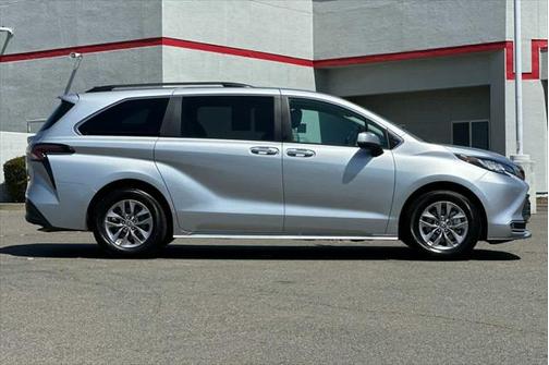 2023 Toyota Sienna XLE