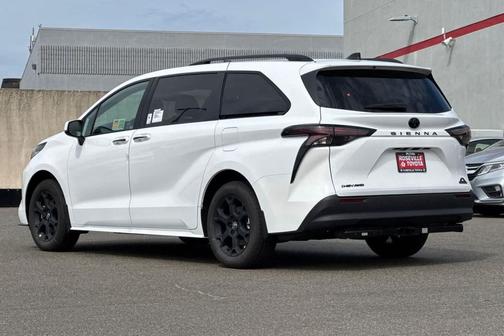 Ice Cap 2026 Toyota Sienna Woodland Edition