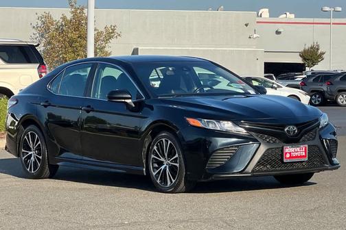 2020 Toyota Camry SE