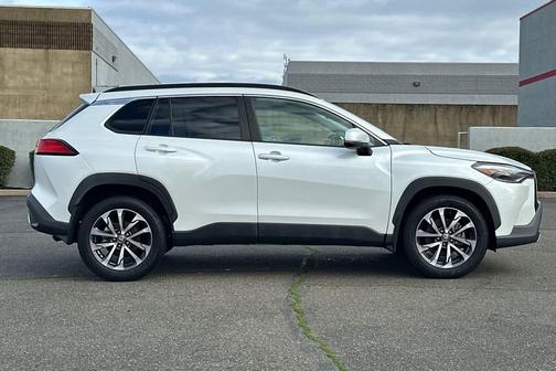 2022 Toyota Corolla Cross XLE