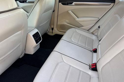 2016 Volkswagen Passat 1.8T SE