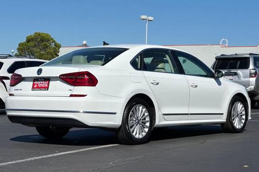 2016 Volkswagen Passat 1.8T SE