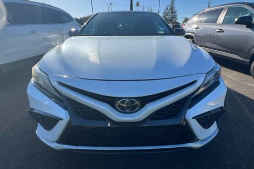 Wind Chill Pearl/Midnight Black Metallic 2022 Toyota Camry XSE