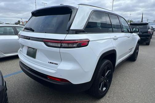 Bright White Clearcoat 2025 Jeep Grand Cherokee Limited