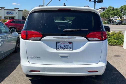 Bright White Clearcoat 2021 Chrysler Voyager LXI