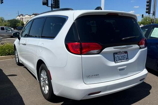 Bright White Clearcoat 2021 Chrysler Voyager LXI